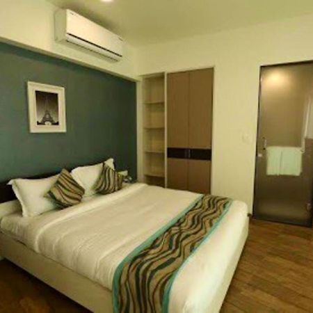 Homestays At Rajhans Belliza Near Airport Surat Exterior photo